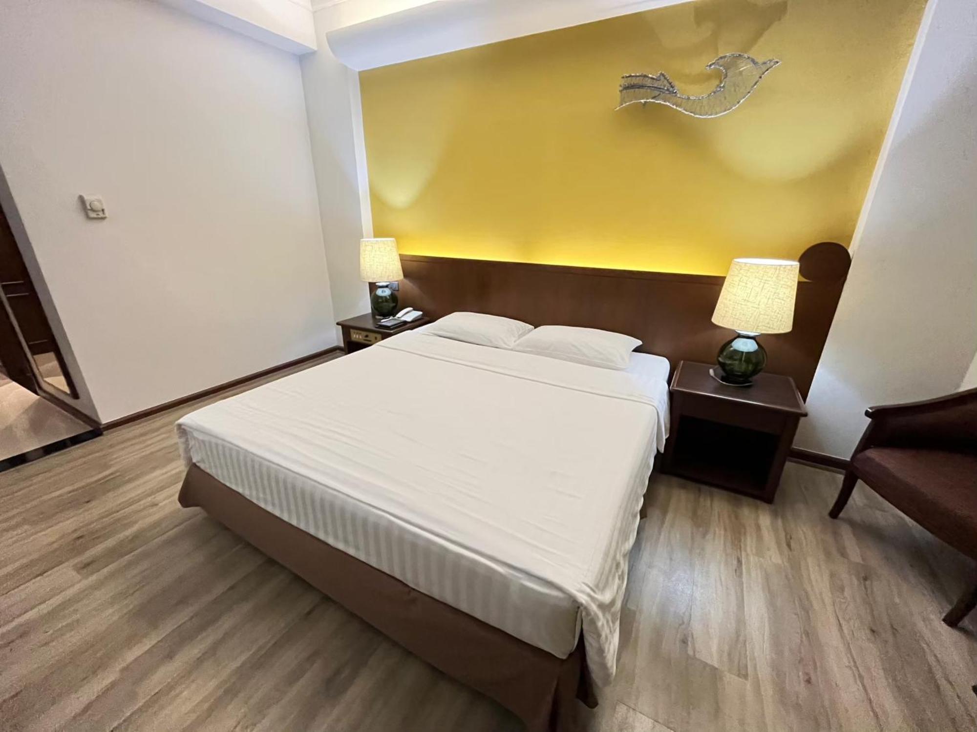 Krungsri River 4*